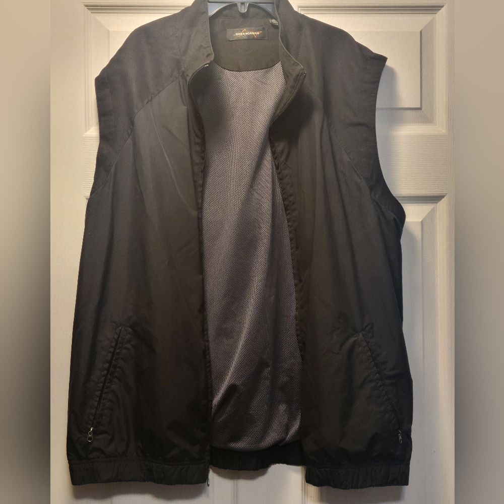 Mens golf windbreaker vest by Greg Norman size Large